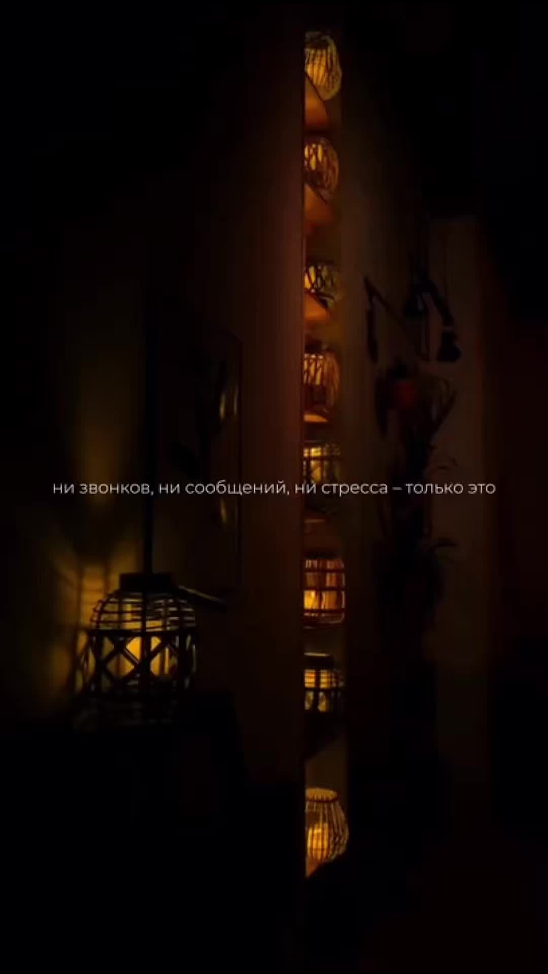 Коридор спа-центра при свечах